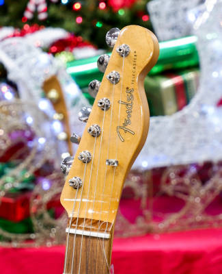 Fender - Noventa Telecaster, Pau Ferro Fingerboard - 2-Colour Sunburst 2